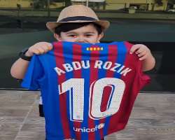 The star was honoured by Barcelona FC with the Jersey no 10.